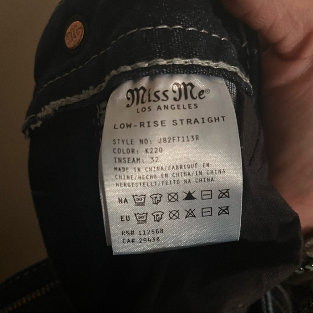 Miss Me Low-Rise Straight Jeans in Classic Black